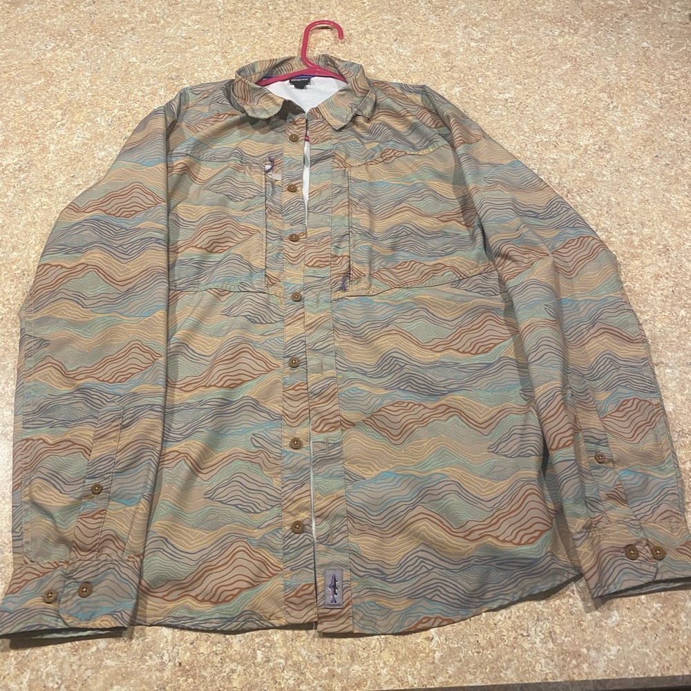 Patagonia shirt. Great condition. Wore 1 time.